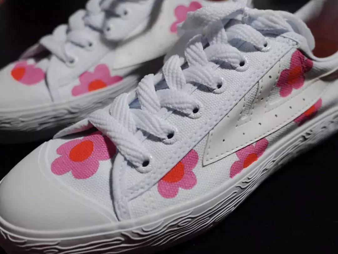 小白鞋什么时候穿好,小白鞋过时了吗