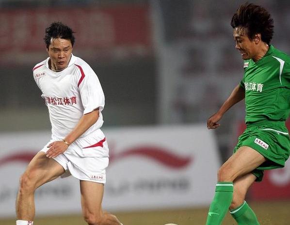 他曾是国足最具有天赋的前锋，不过脾气比较大，炮轰李章洙不懂球