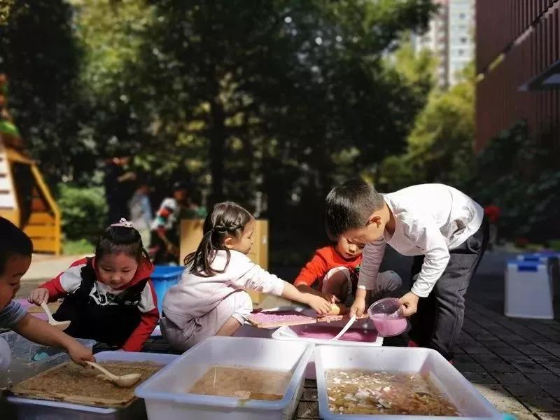 幼儿园生成课程案例,幼儿园关于纸的课程
