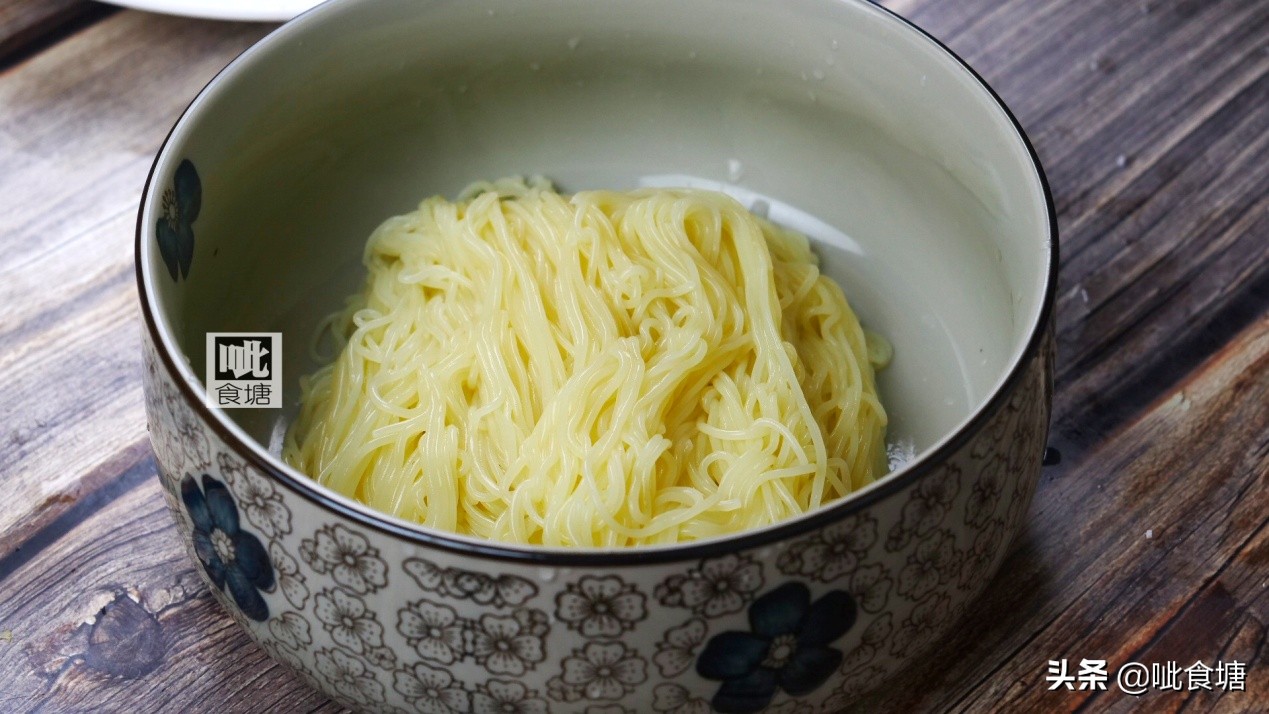 一碗正宗的冷面,一碗香喷喷的冷面怎么做