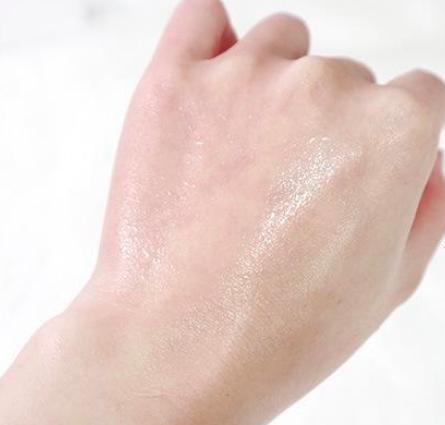 涂的防晒为什么老是搓泥,为什么只涂了防晒也搓泥