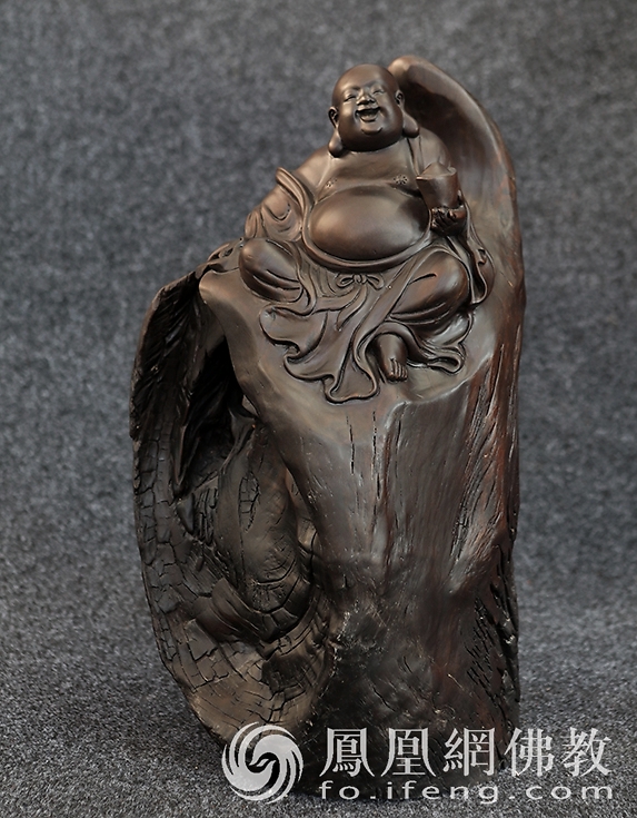 桐柏山木雕博物馆弥勒佛雕像,桐柏木雕博物馆龙的雕像