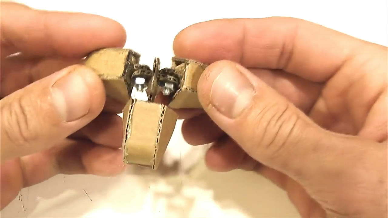 手工制作玩具机器人小视频,纸板机器人手工制作教程