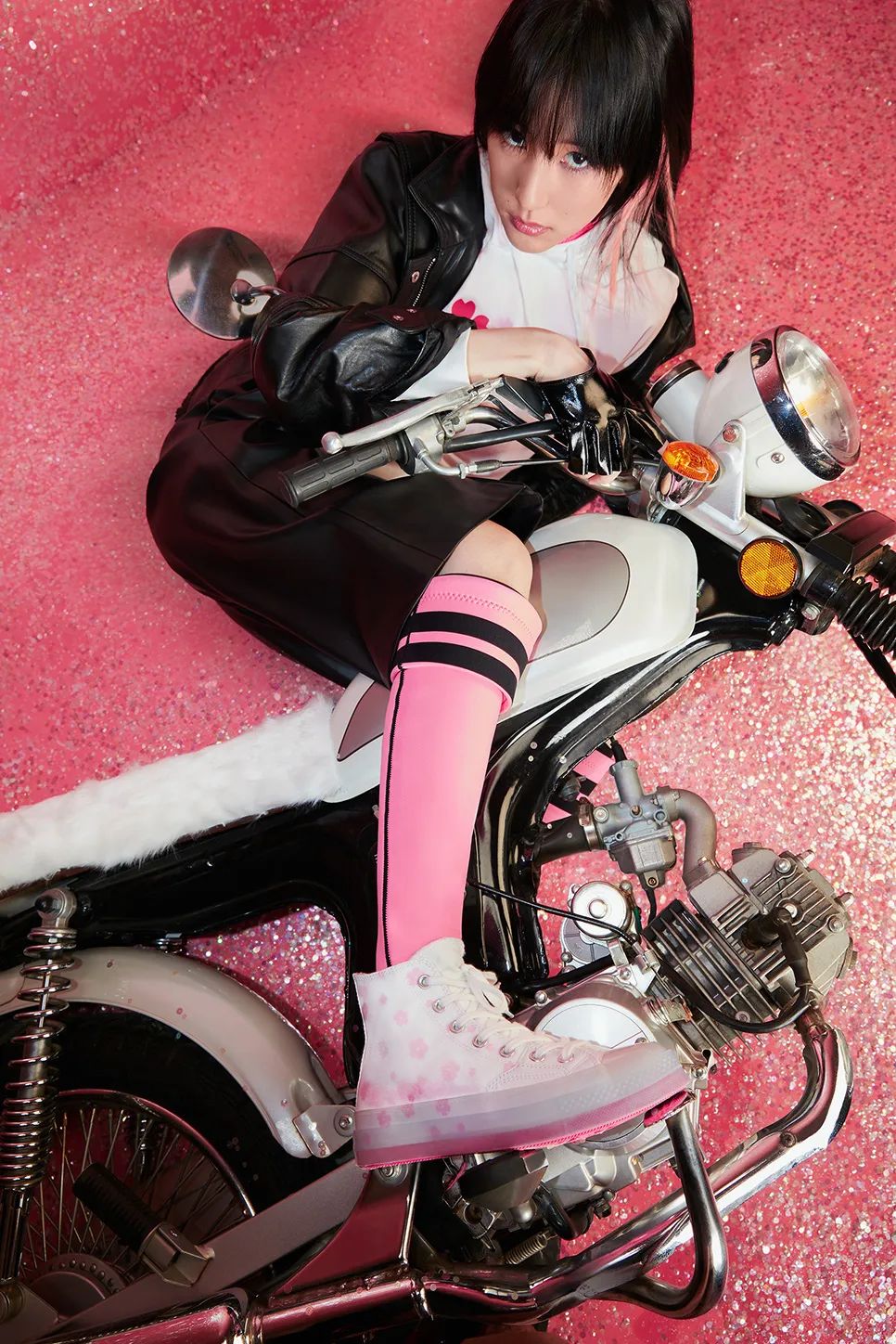 今年流行的帆布鞋宽头,今年流行的帆布鞋花纹