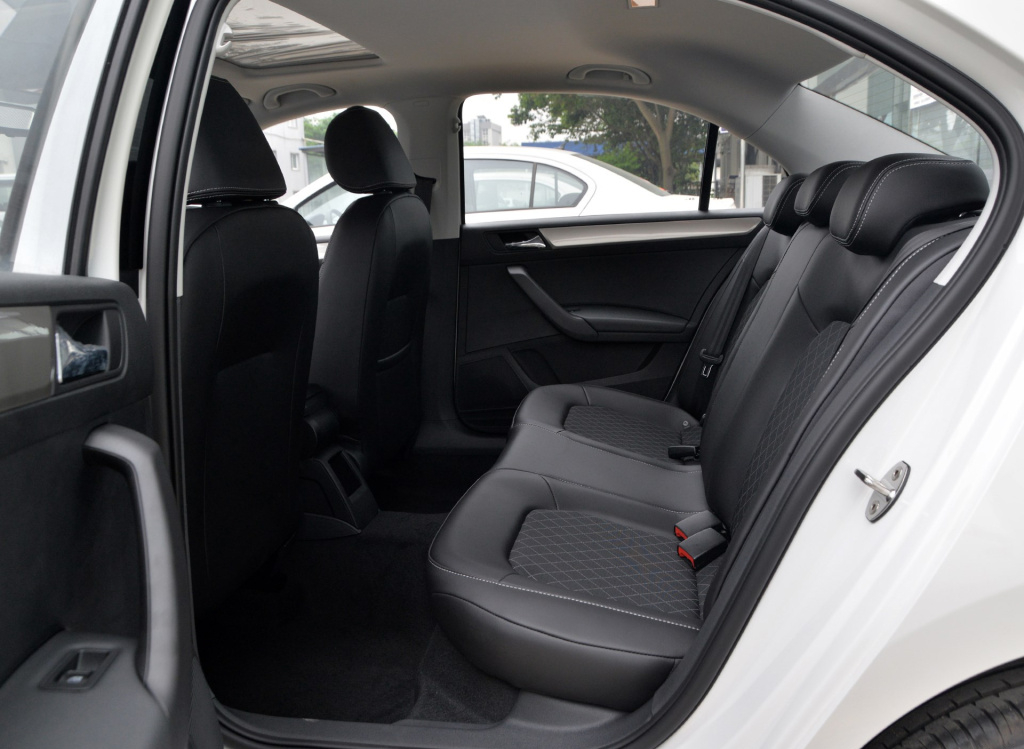 与桑塔纳同平台，国六排放，适合家用，昕锐终端现4.8万起