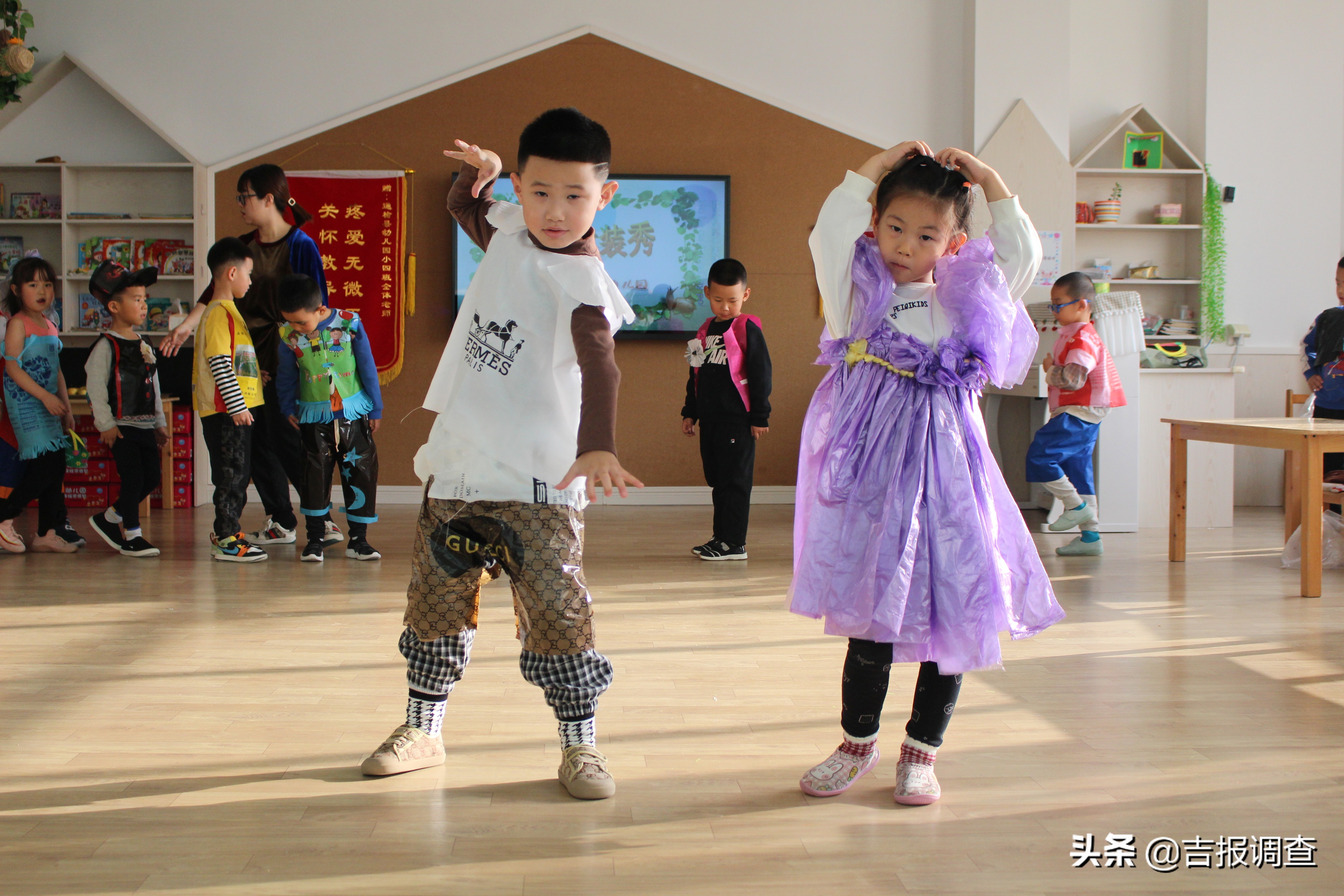 废纸壳做衣服幼儿园,废旧纸壳制作幼儿园