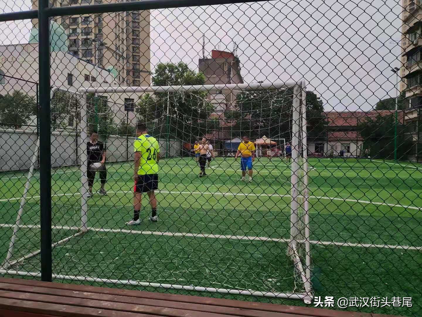 小区内部足球场,小区新建球场视频