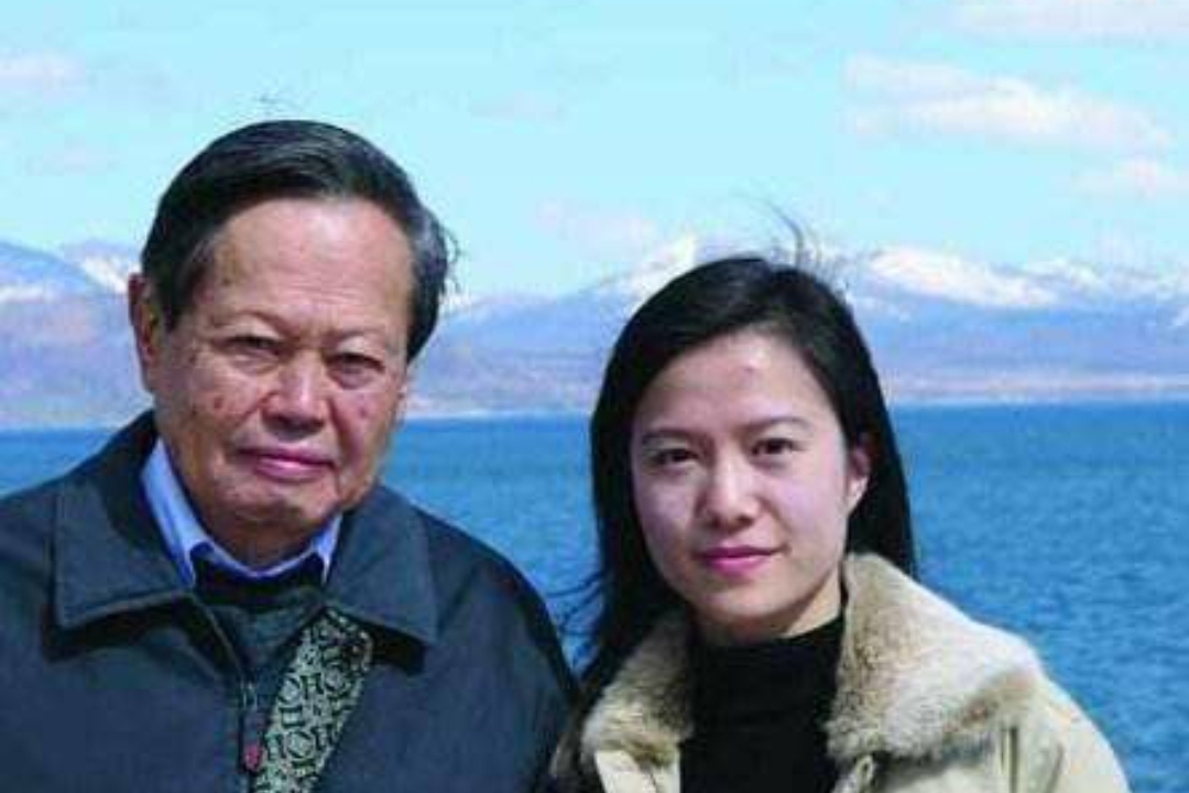 翁帆年轻为何嫁给杨振宁,翁帆说出了当时嫁给杨振宁的原因