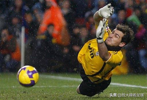 中国足球运动员卡西现状,西班牙传奇门将卡西宣布退役