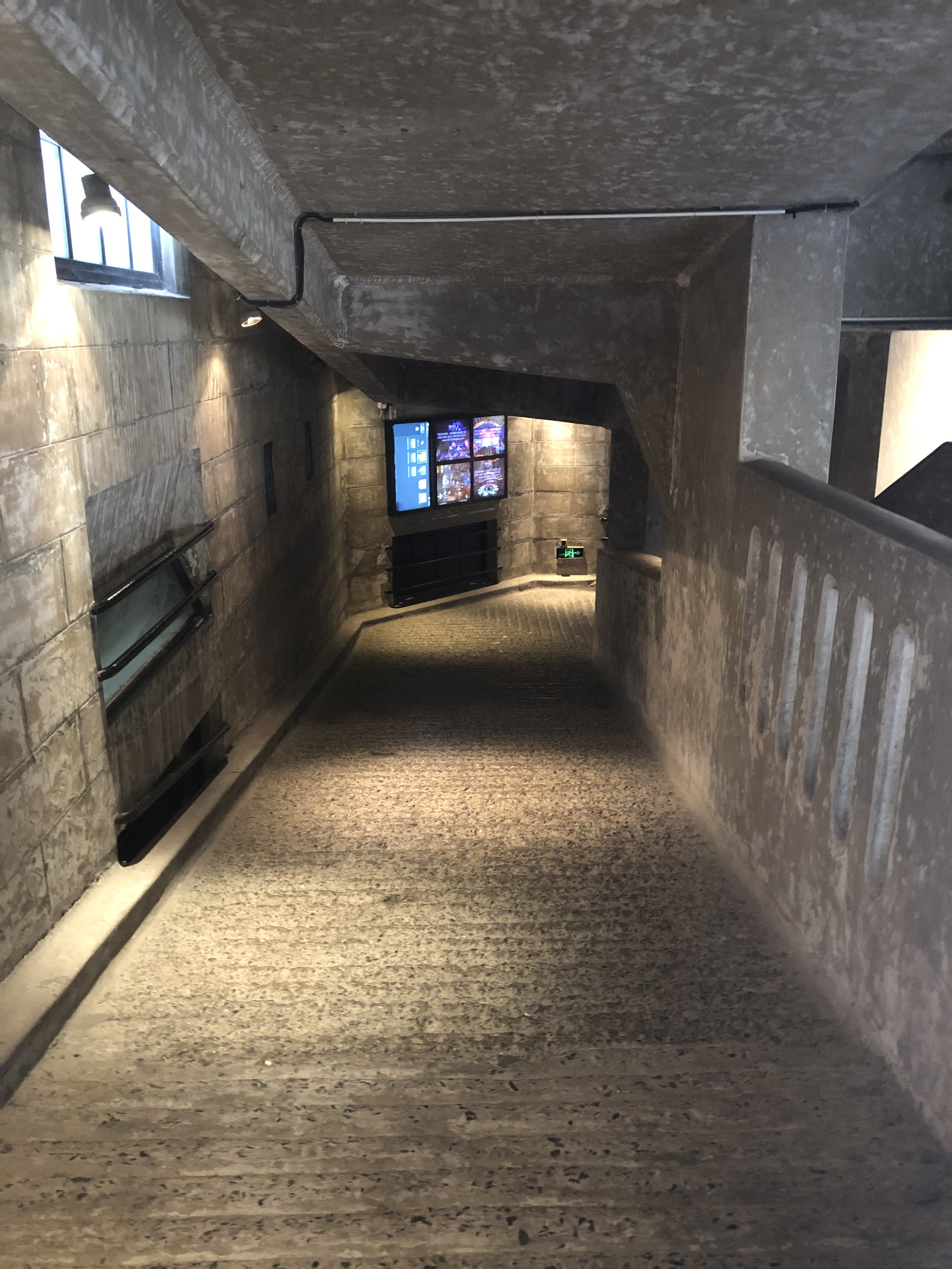 上海虹口区的百年老楼内部结构诡异，还是电影《小时代》的取景地