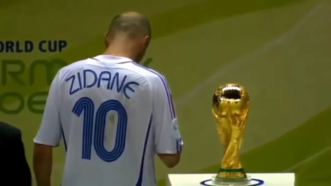 小罗为什么没被犯规,小罗为啥没有拿到金球奖