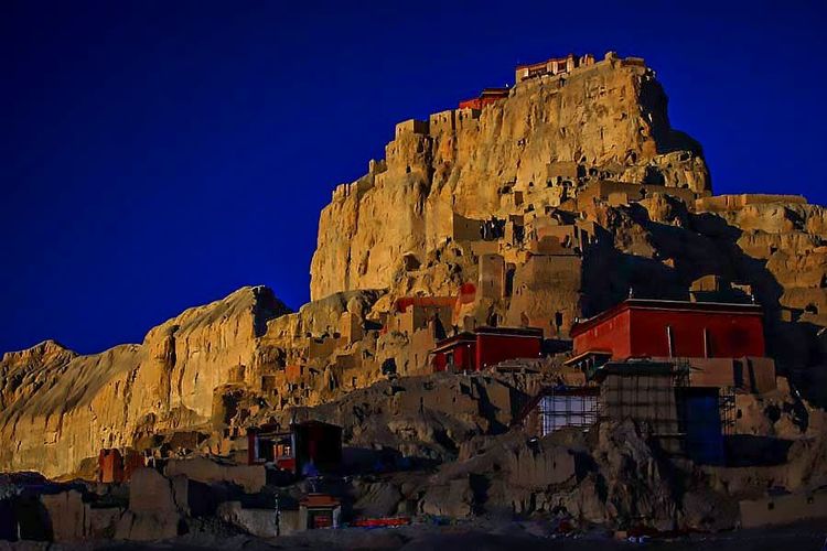 阿里大北线之穿行 (走过大北线的阿里巴巴)