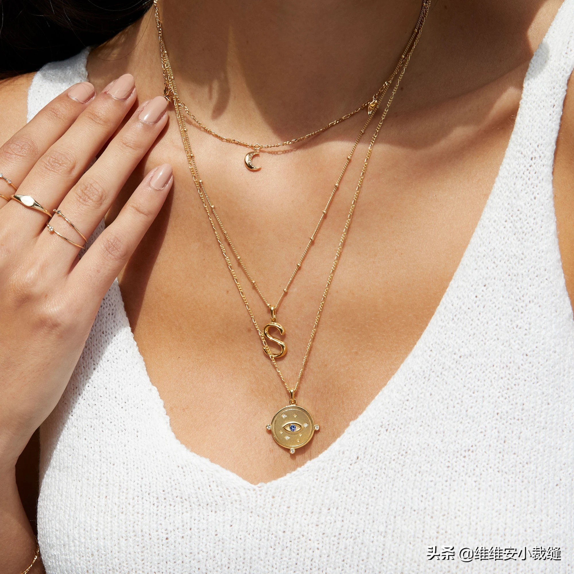 不愧是“带货王妃”梅根，一条“硬币项链”火爆ins，秒变时髦