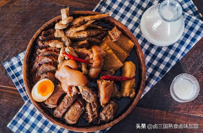 卤菜在餐饮市场拥有非常红火的好生意，哪家卤菜加盟品牌靠谱