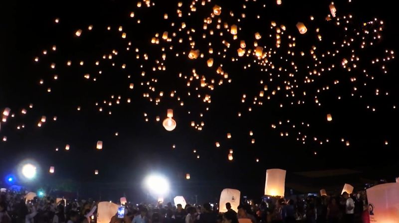 成千上万孔明灯视频,缅甸放飞孔明灯