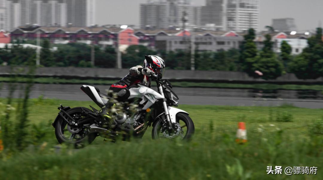 新款302s和老款300有什么区别,2020款轻量化302s与19款区别