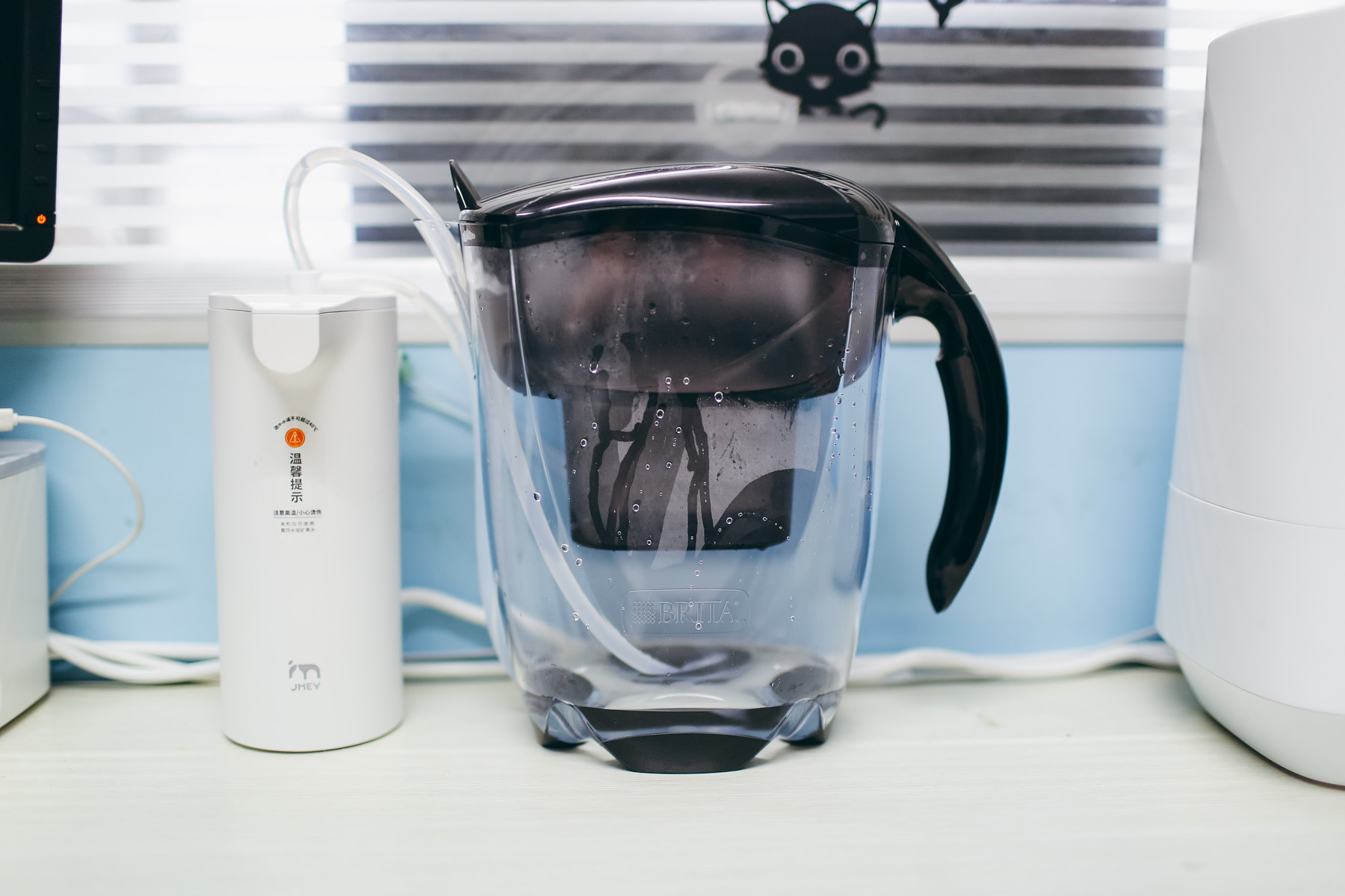 碧然德滤水壶一次最多能倒多少水,每天100升水净水器