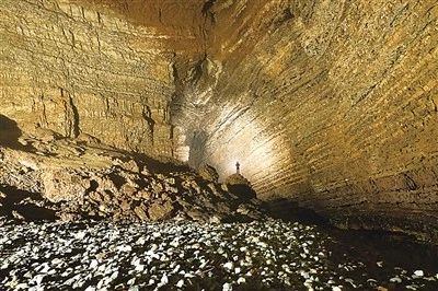 惊世奇观丨汉中68万岁天坑揭秘，地下河、剑齿象化石...