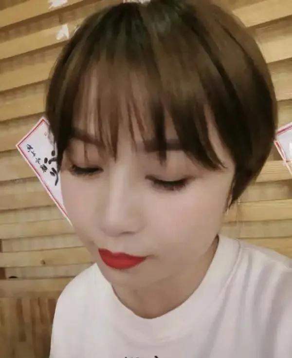 等摘下口罩那天，她们说必须！马上！立刻抹上这支口红！