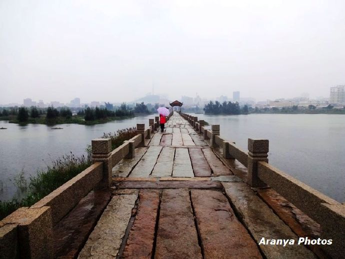 福建晋江安平桥视频,雨中安平桥