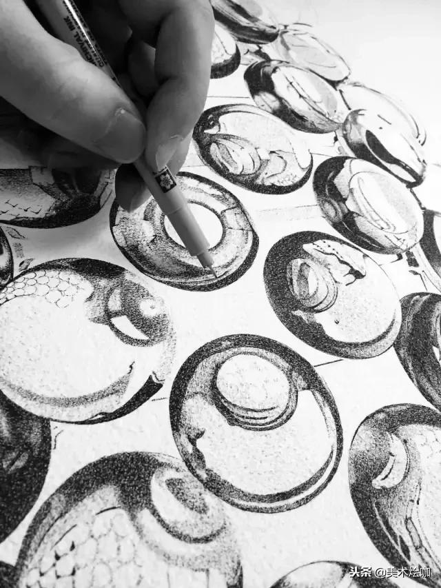 用1支针管笔点画了200小时，结果很惊人