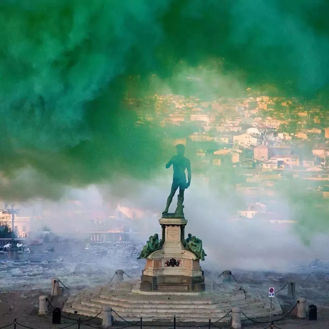 最会玩火的男人!他炸遍全世界却换来全网膜拜:美到窒息的神作