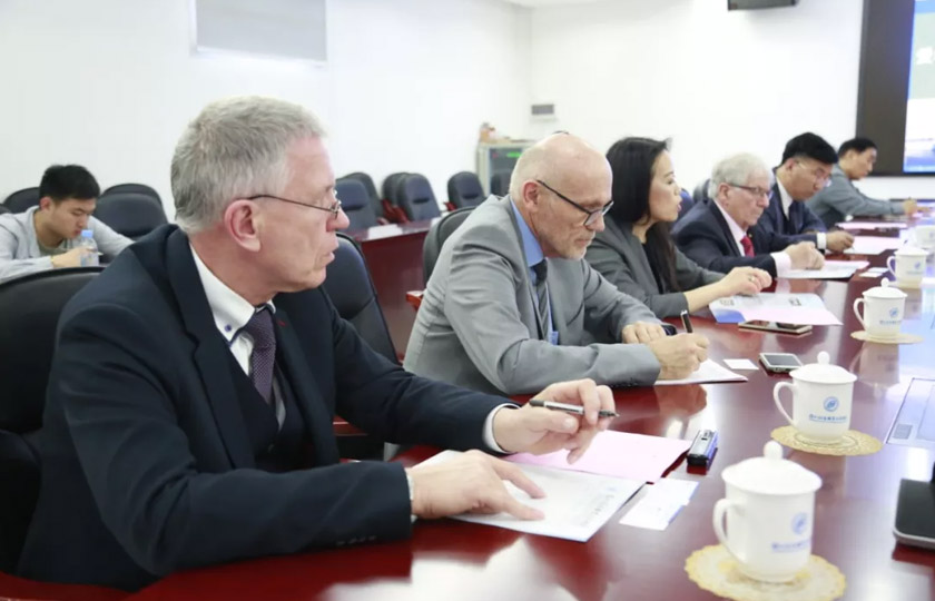 共创产教结合新发展,爱华教育携德国专家与深信院共建职教未来
