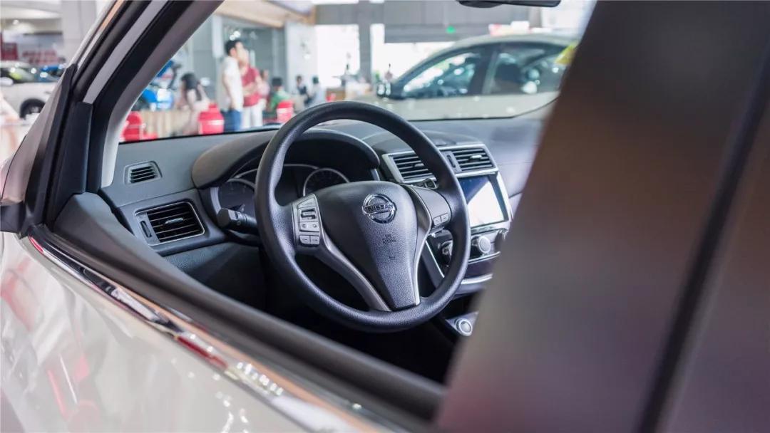 东风日产骐达:价格高一点,但空间告诉你值得!「快车体验043」