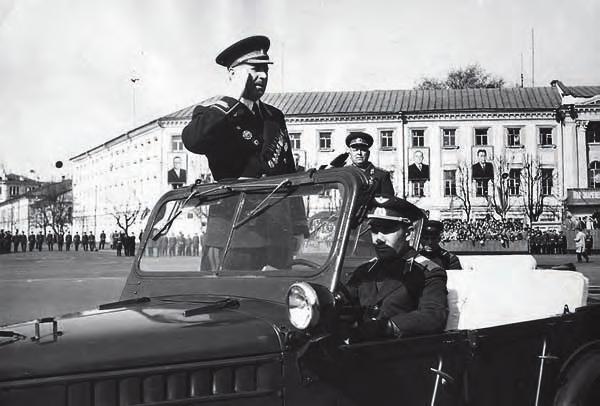 蒋介石疯狂轰炸上海，却遭苏军王牌飞行员痛击，蒋军战机掉头就跑