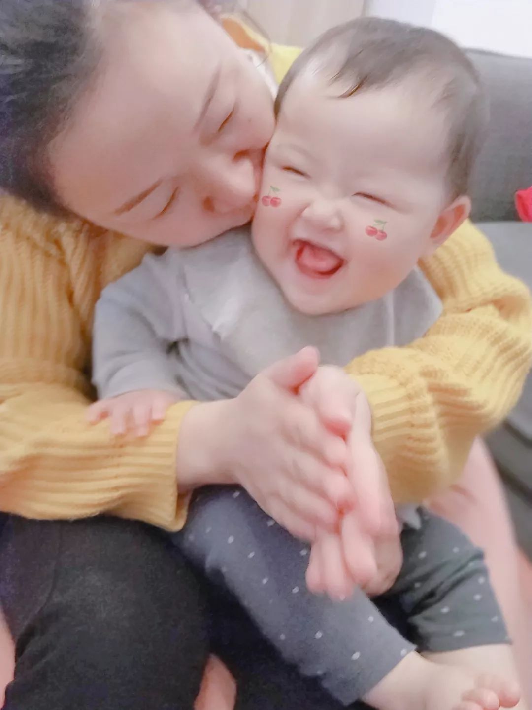 有趣翻包记|郑州这三位少女般的辣妈，包里装的都是啥？