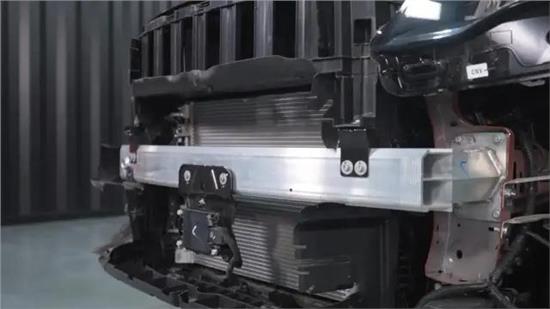 东风标致4008拆车,大飙车拆标致4008