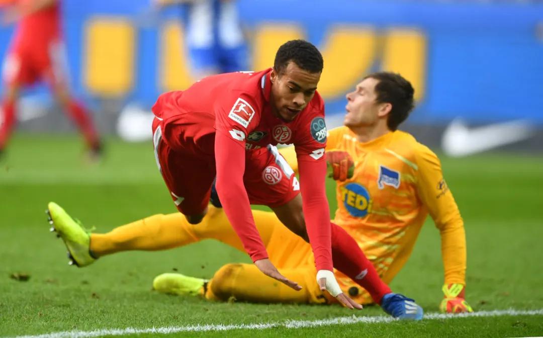 大黄蜂首展,大黄蜂第一部帅气登场