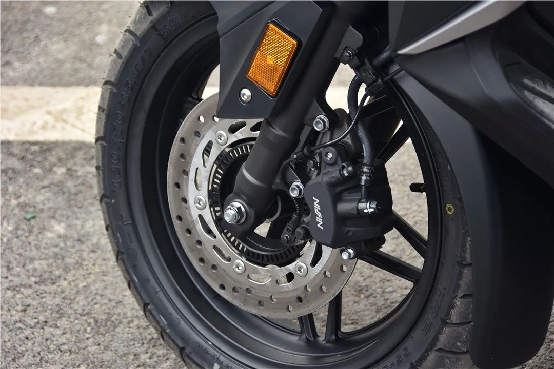 本田踏板车nss300和nss350,本田nss350和光阳s350哪个好