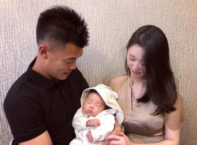 曾拒绝美国国籍回国效力，国足锋霸谭龙：中国人就该保留中国国籍