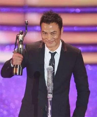 昔日影帝如今沦落为小鲜肉作陪,昔日影帝沦落街头