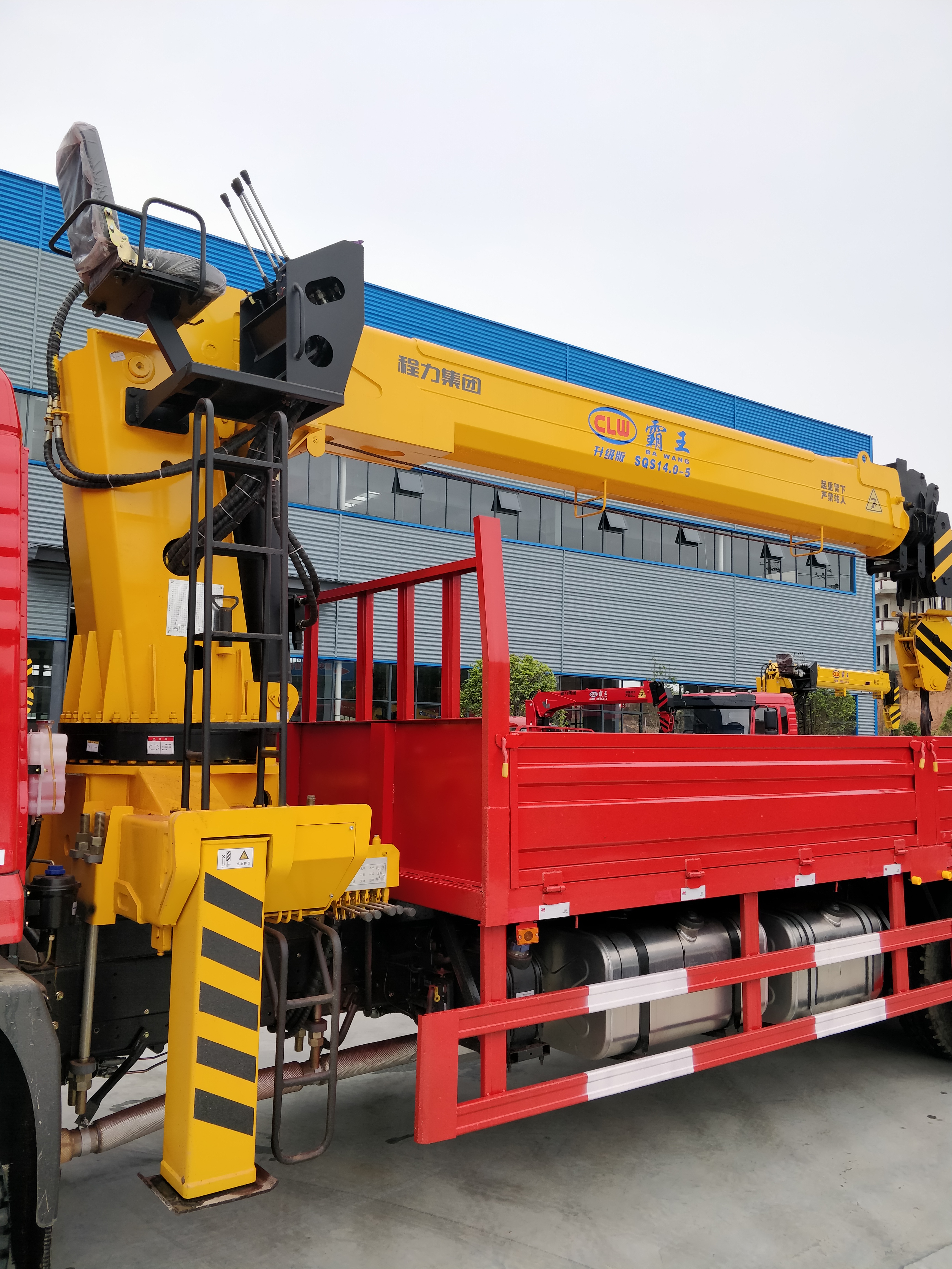 随车吊与吊车哪个好找活,随车吊一年车卖掉亏多少钱