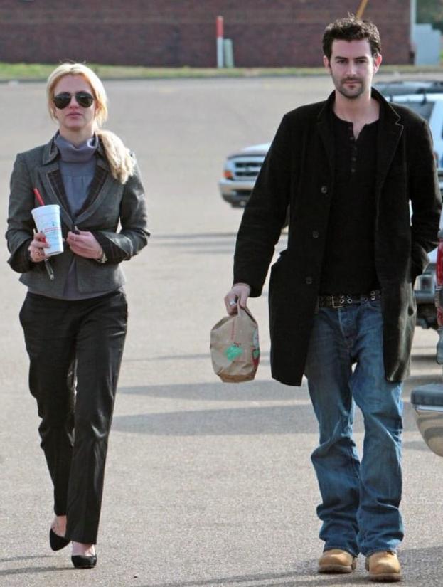 布兰妮被解救了吗,布兰妮自曝被父亲虐待13年后续