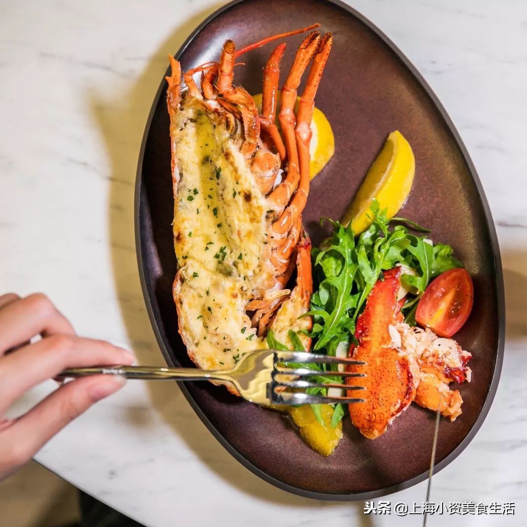 一顿饭至少配六个菜,一顿饭喝六碗汤