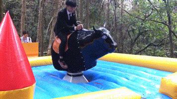 网红景区悬崖秋千,高空秋千尖叫吧