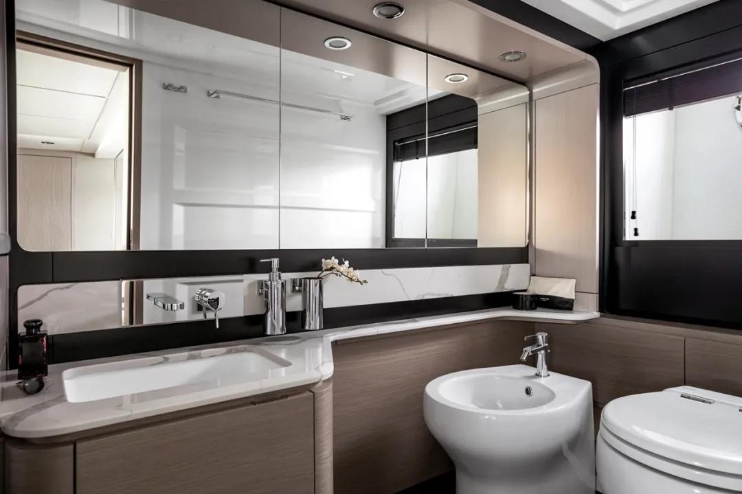 c罗欧洲杯后度假,足球巨星C罗抵达深圳