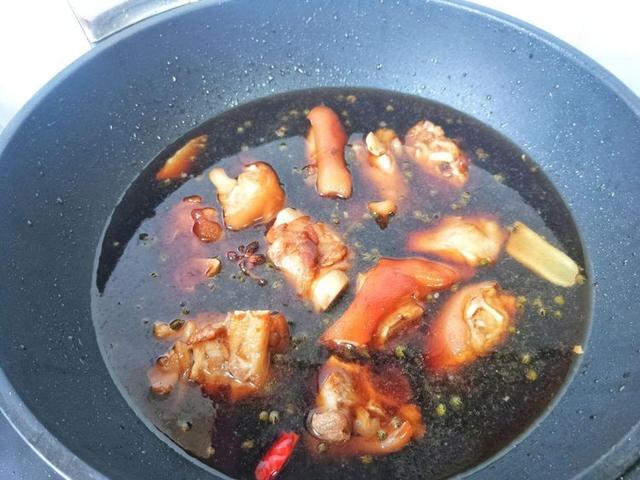 香辣卤猪蹄满嘴都是肉太好吃了,卤猪蹄吃不完需要热吗