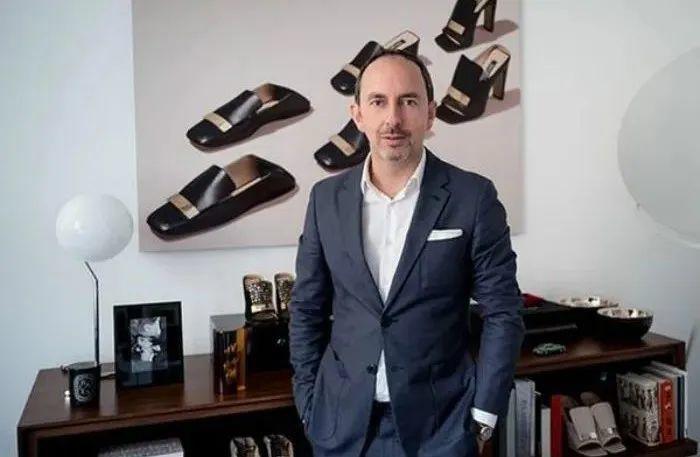 经典奢侈高跟鞋品牌有哪些,时尚界的宠儿高跟鞋的演变史