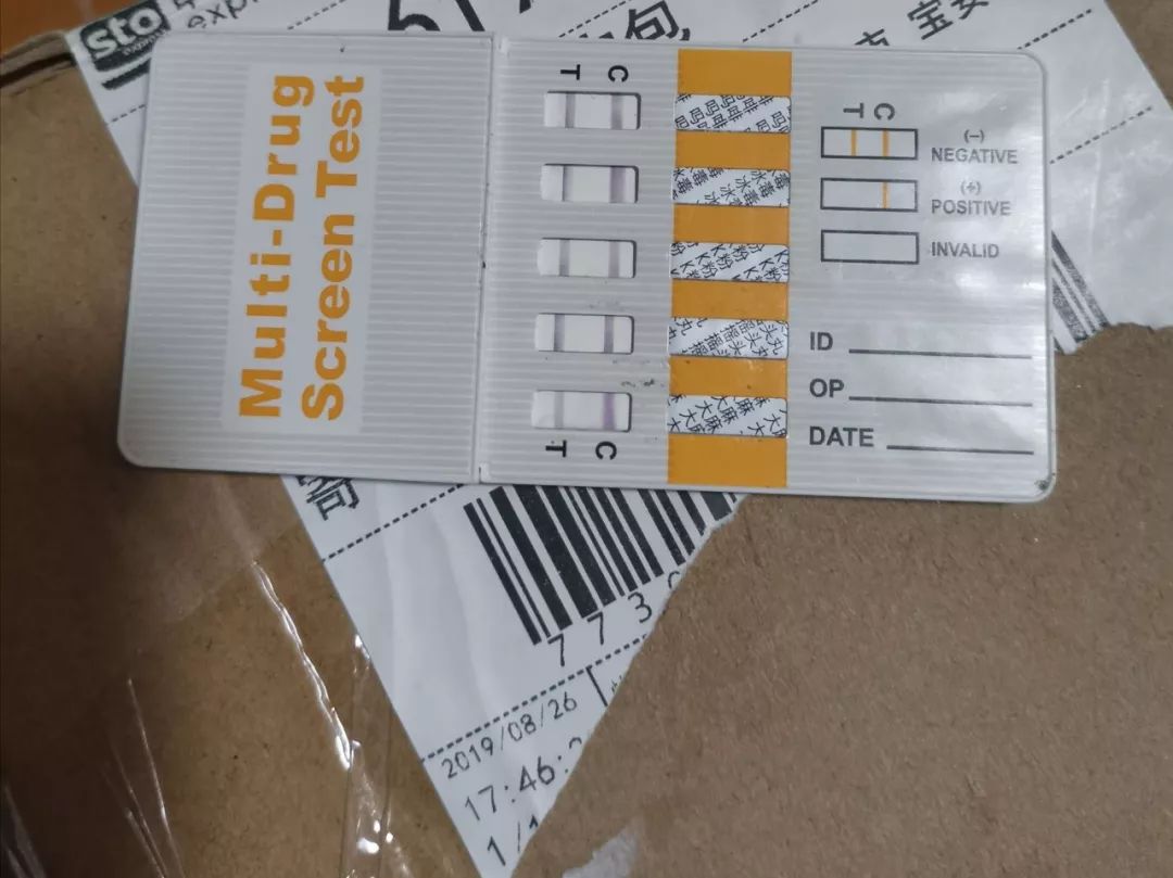 当你的朋友吸毒时你应该怎么做,当发现身边有人吸毒时怎么做