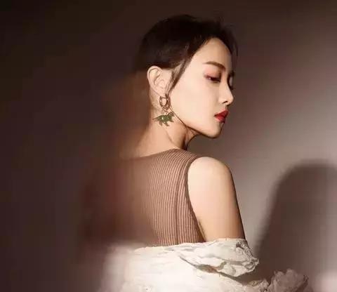 MODE种草丨我们找了12位设计师,来给3位小姐姐上了一堂时尚穿搭课