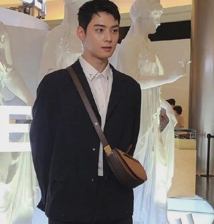 还这么年轻，这神颜小花神颜小生怎么越长越残了…