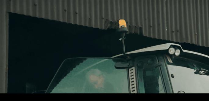 豆瓣9.6，这个“英国版李子柒”承包了我本月的笑点