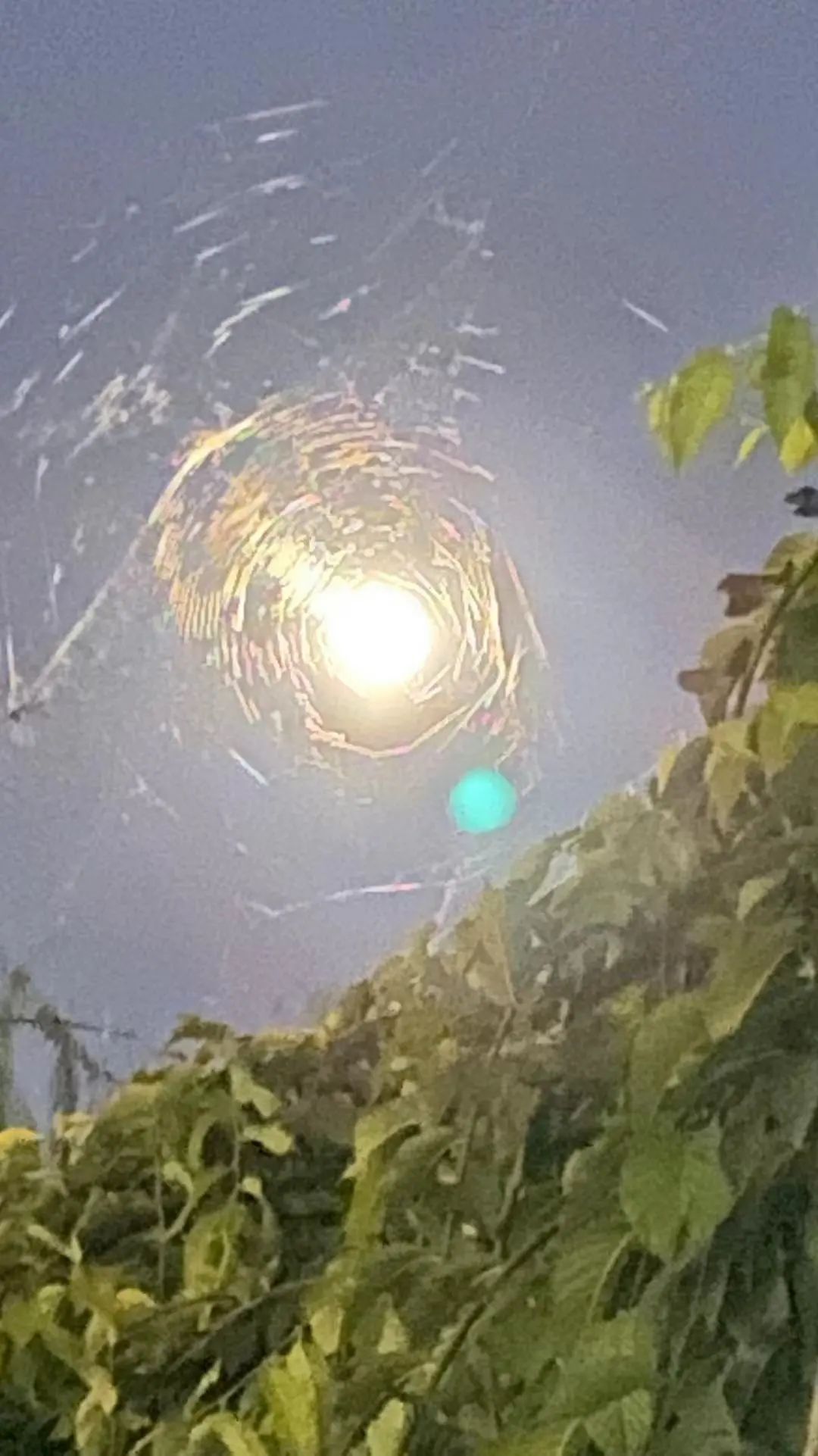 最好的月亮拍摄方法,真实的月亮星空怎样拍才好看