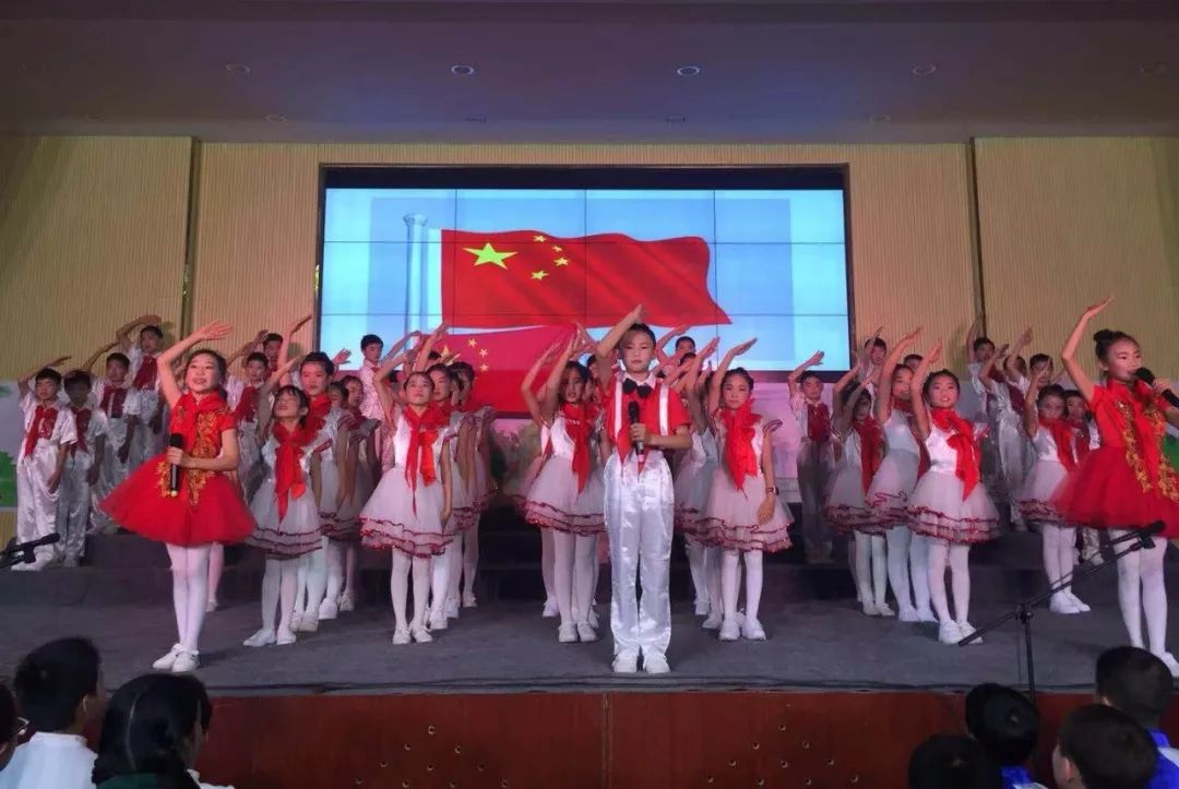 加油少年未来可期锣鼓喧天迎开学,加油少年未来可期送娃上学