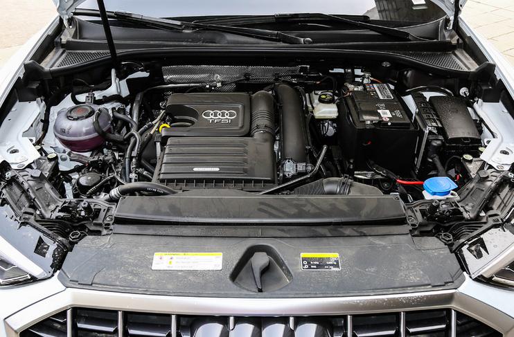 奥迪q32.0t和宝马x12.0t,奥迪q3是四缸2.0t的吗