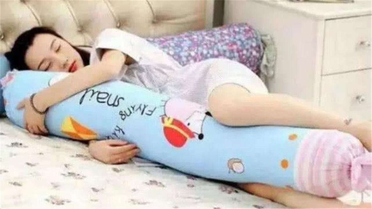 孩子爱踢被子怎么教育,宝宝睡觉老是蹬腿踢被